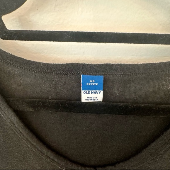 Old Navy crop scoop tee - Picture 4 of 4